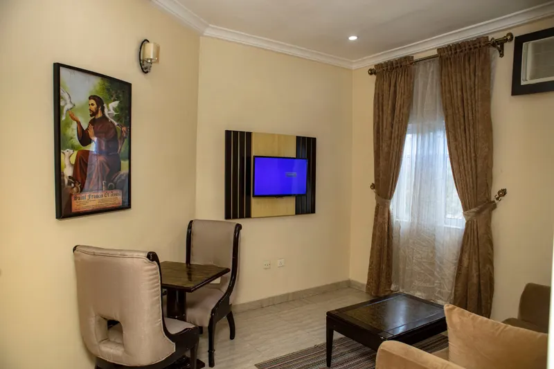 Rooms & suites