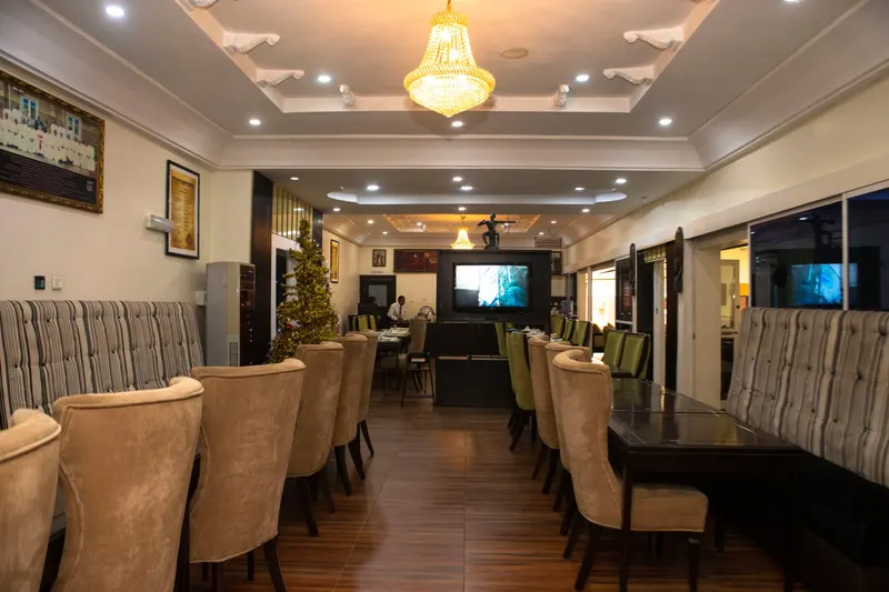 Dining & bar